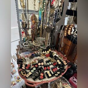 VINTAGE JEWELRY “WONDERS FOUND” at 1800ET